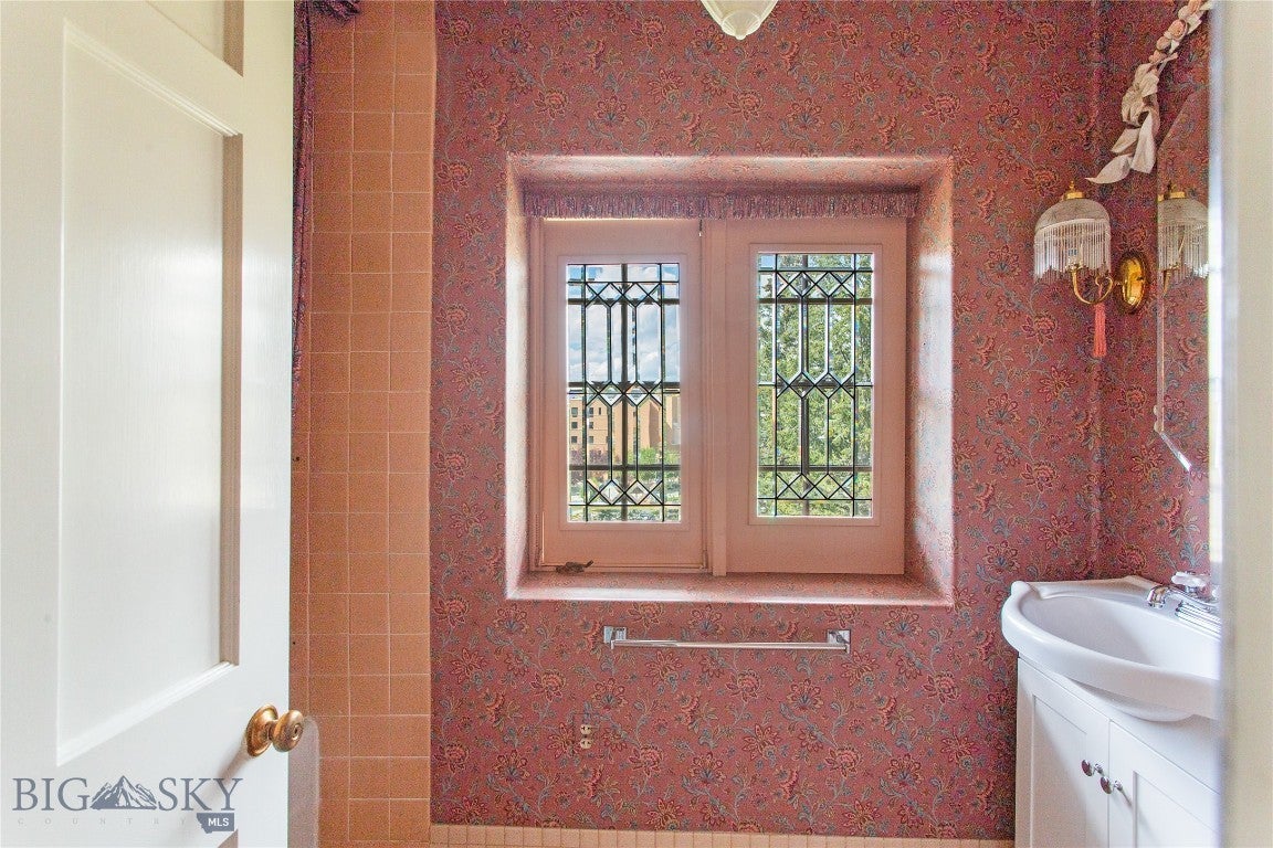 Butte, Montana, 59701, United States, 5 Bedrooms Bedrooms, ,3 BathroomsBathrooms,Residential,Active,1909636