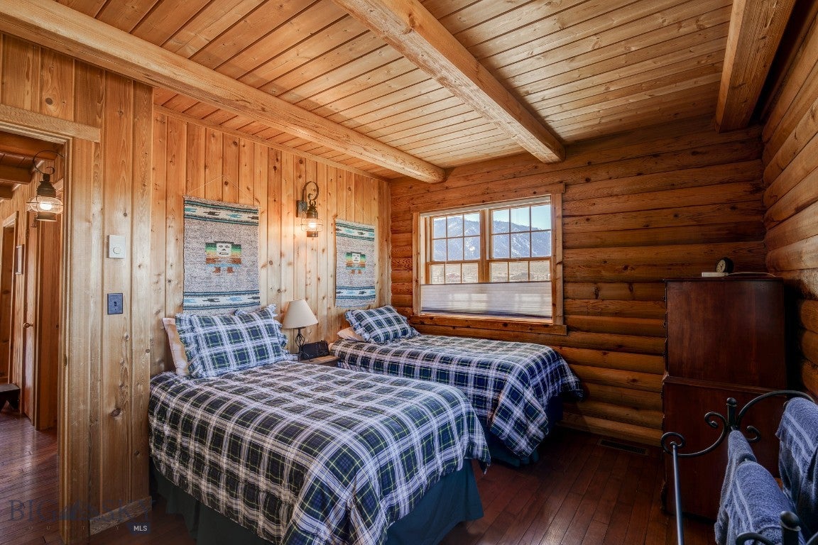 Cameron, Montana, 59720, United States, ,2 BathroomsBathrooms,Residential,Active,1769574