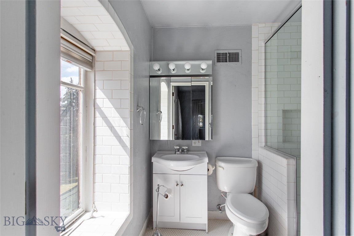 Butte, Montana, 59701, United States, 5 Bedrooms Bedrooms, ,3 BathroomsBathrooms,Residential,Active,1909636