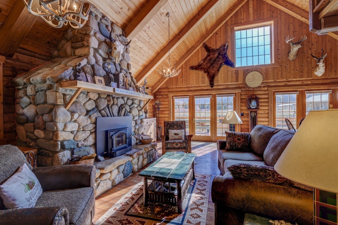 Cameron, Montana, 59720, United States, ,2 BathroomsBathrooms,Residential,Active,1769574