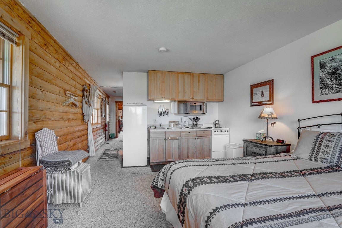 Cameron, Montana, 59720, United States, ,2 BathroomsBathrooms,Residential,Active,1769574