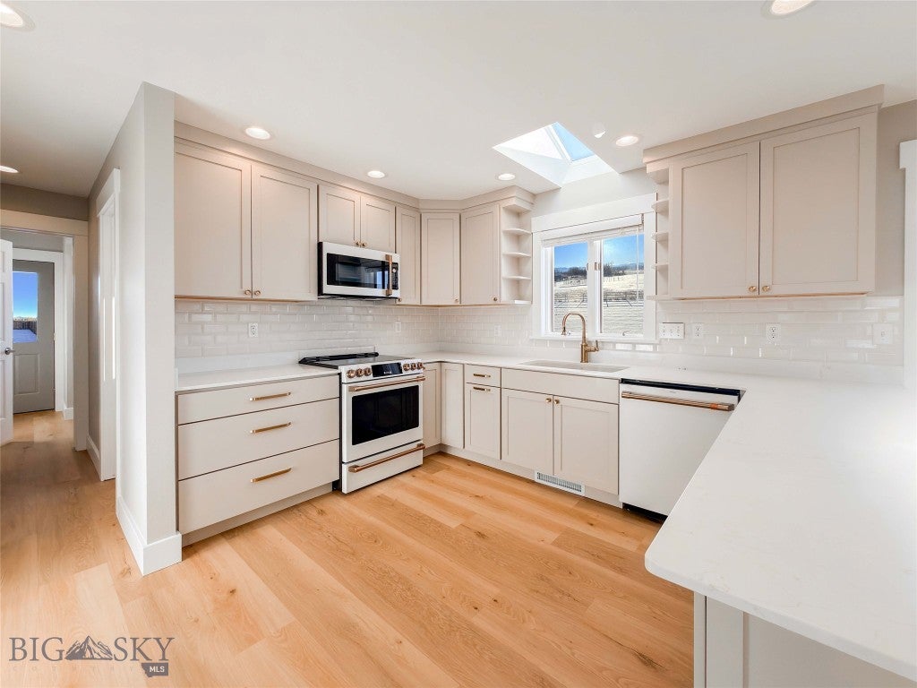 Bozeman, Montana, 59718, United States, 4 Bedrooms Bedrooms, ,5 BathroomsBathrooms,Residential,Active,2002618