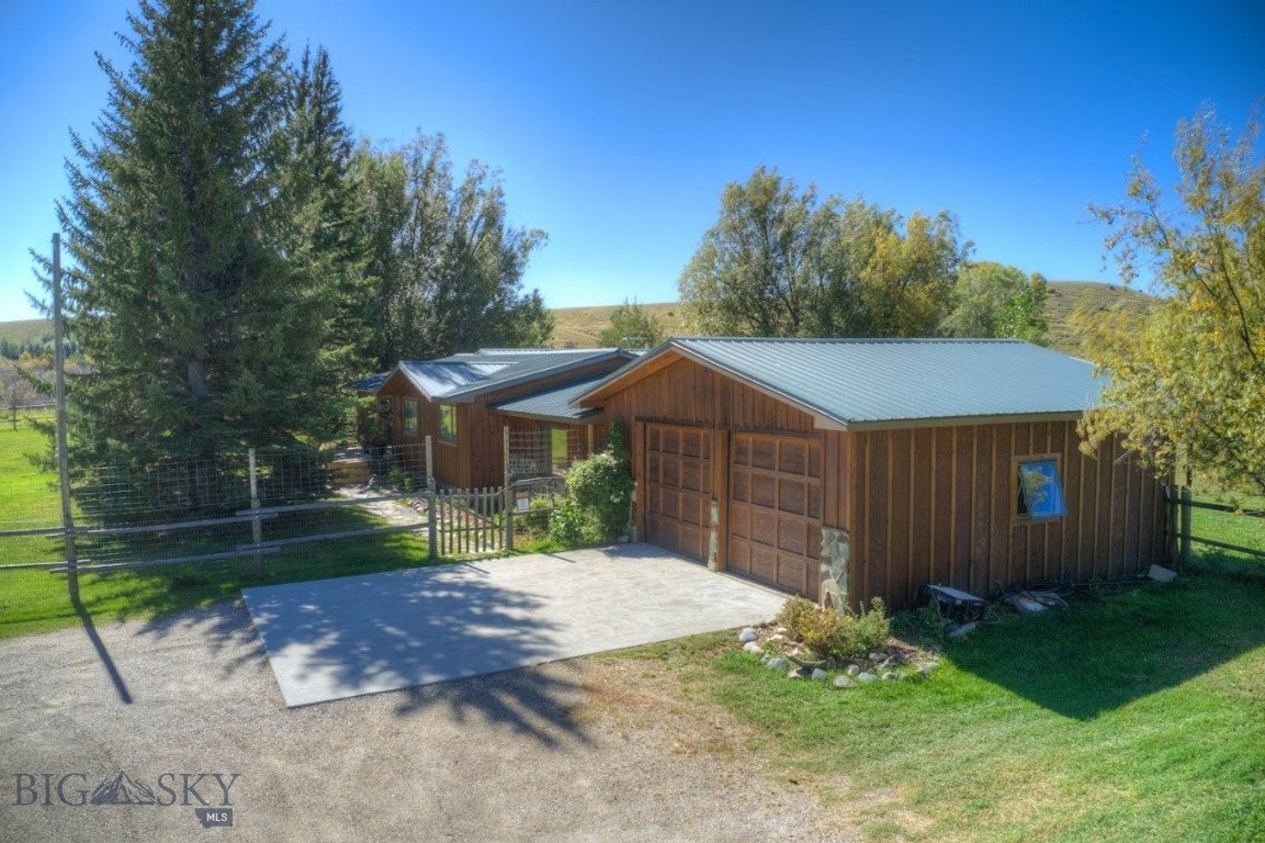 Ennis, Montana, 59729, United States, 4 Bedrooms Bedrooms, ,2 BathroomsBathrooms,Residential,Active,1849550