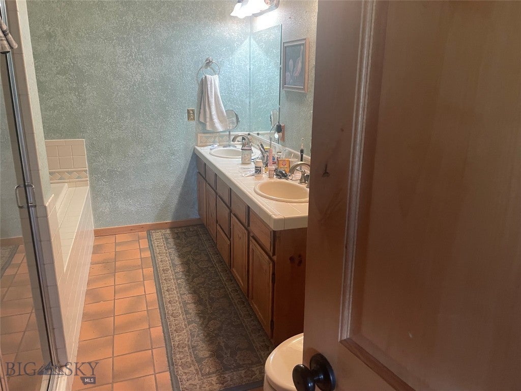 Ennis, Montana, 59729, United States, 4 Bedrooms Bedrooms, ,2 BathroomsBathrooms,Residential,Active,1849550
