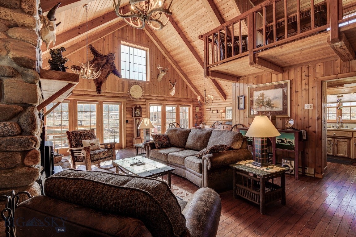 Cameron, Montana, 59720, United States, ,2 BathroomsBathrooms,Residential,Active,1769574