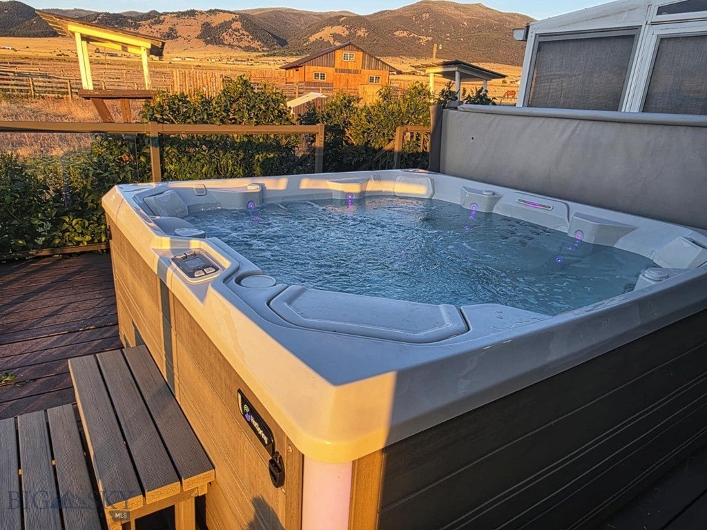 Boulder, Montana, 59632, United States, 5 Bedrooms Bedrooms, ,3 BathroomsBathrooms,Residential,Active,1909637