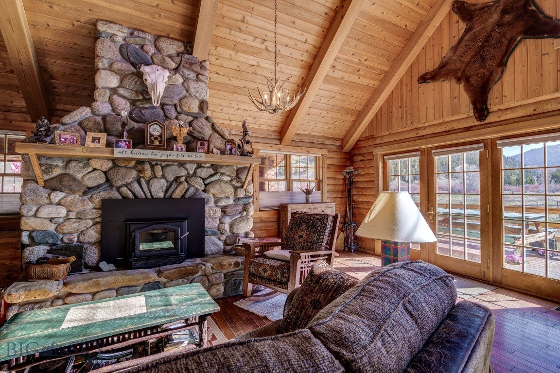 Cameron, Montana, 59720, United States, ,2 BathroomsBathrooms,Residential,Active,1769574