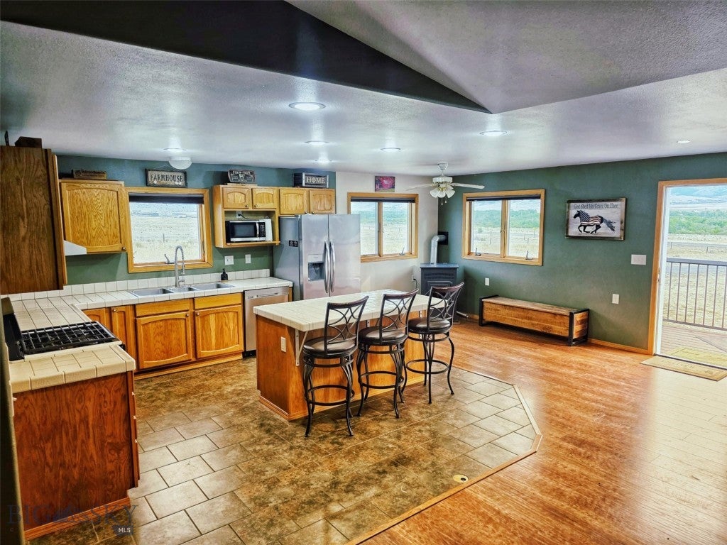 Boulder, Montana, 59632, United States, 5 Bedrooms Bedrooms, ,3 BathroomsBathrooms,Residential,Active,1909637
