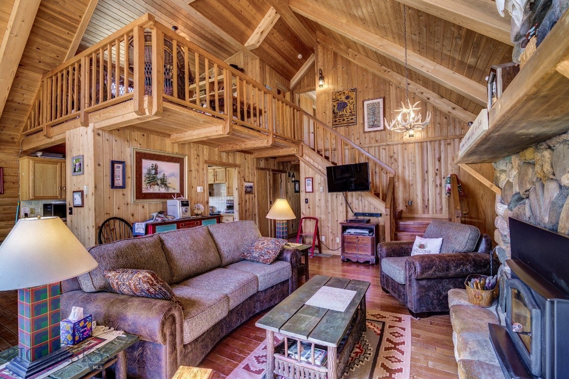 Cameron, Montana, 59720, United States, ,2 BathroomsBathrooms,Residential,Active,1769574