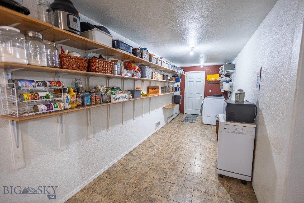 Boulder, Montana, 59632, United States, 5 Bedrooms Bedrooms, ,3 BathroomsBathrooms,Residential,Active,1909637