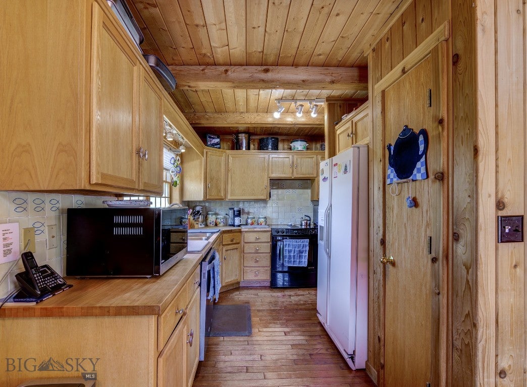 Cameron, Montana, 59720, United States, ,2 BathroomsBathrooms,Residential,Active,1769574