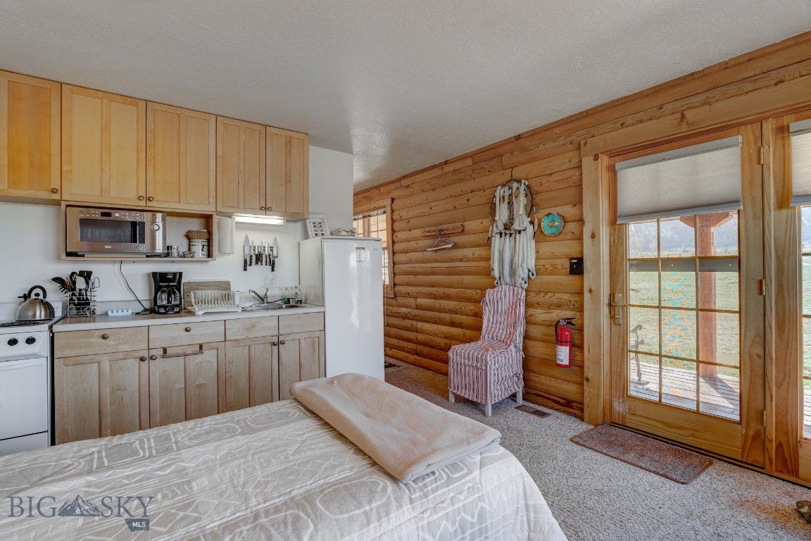 Cameron, Montana, 59720, United States, ,2 BathroomsBathrooms,Residential,Active,1769574