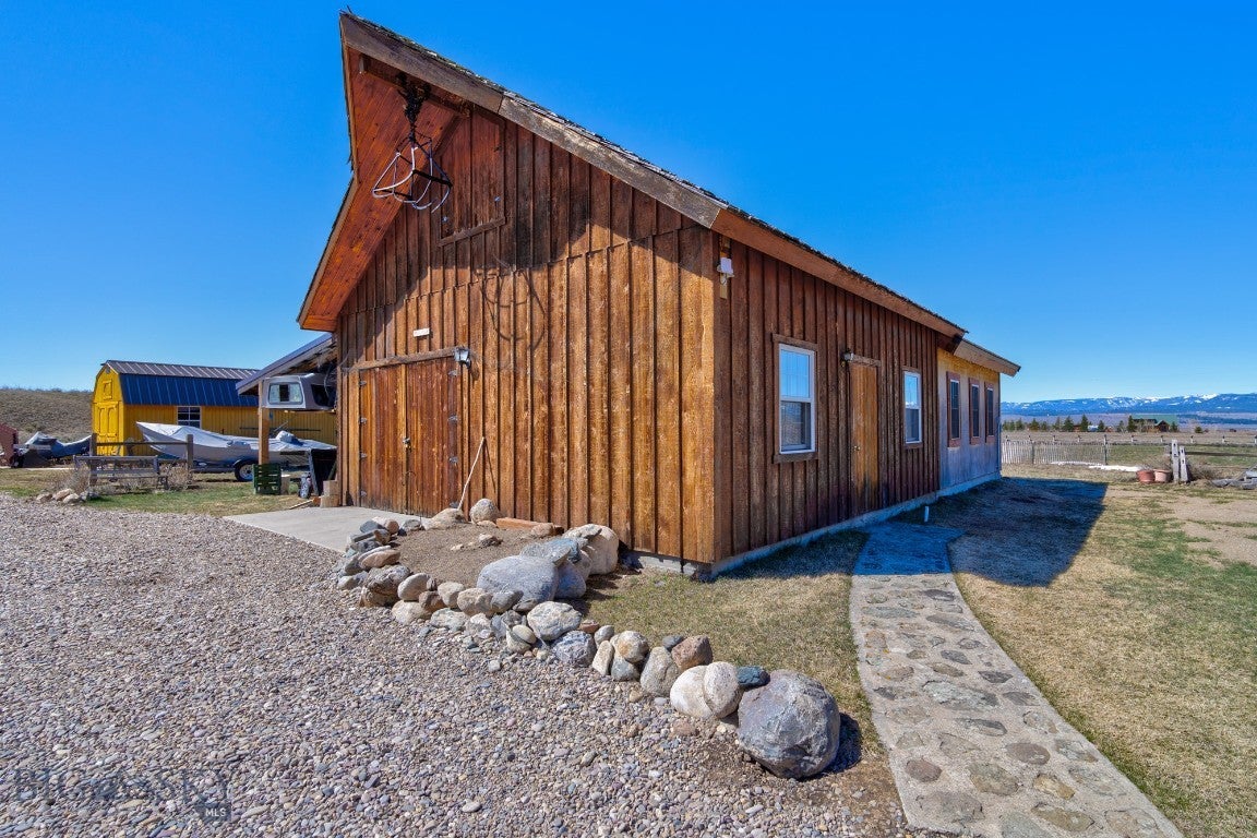 Cameron, Montana, 59720, United States, ,2 BathroomsBathrooms,Residential,Active,1769574