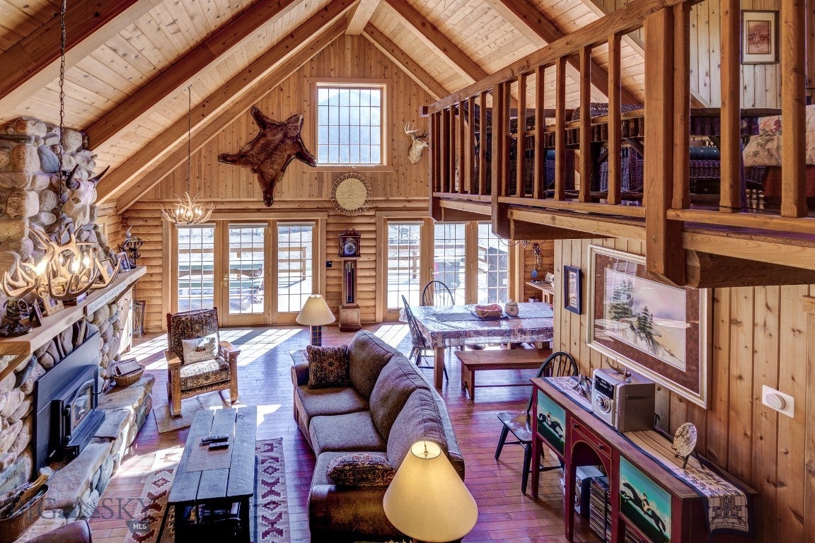 Cameron, Montana, 59720, United States, ,2 BathroomsBathrooms,Residential,Active,1769574