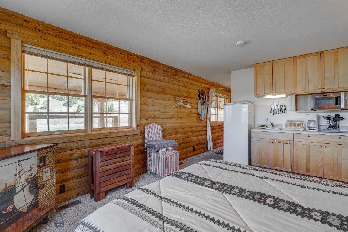 Cameron, Montana, 59720, United States, ,2 BathroomsBathrooms,Residential,Active,1769574