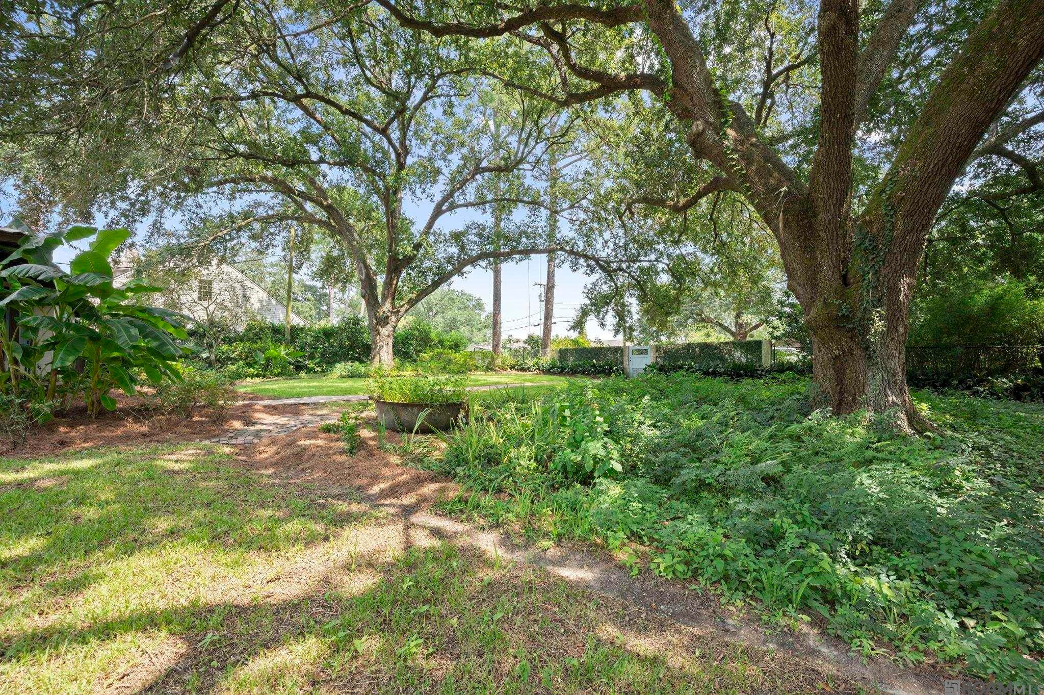 Baton Rouge, Louisiana, 70808, United States, 4 Bedrooms Bedrooms, ,5 BathroomsBathrooms,Residential,Active,1945865