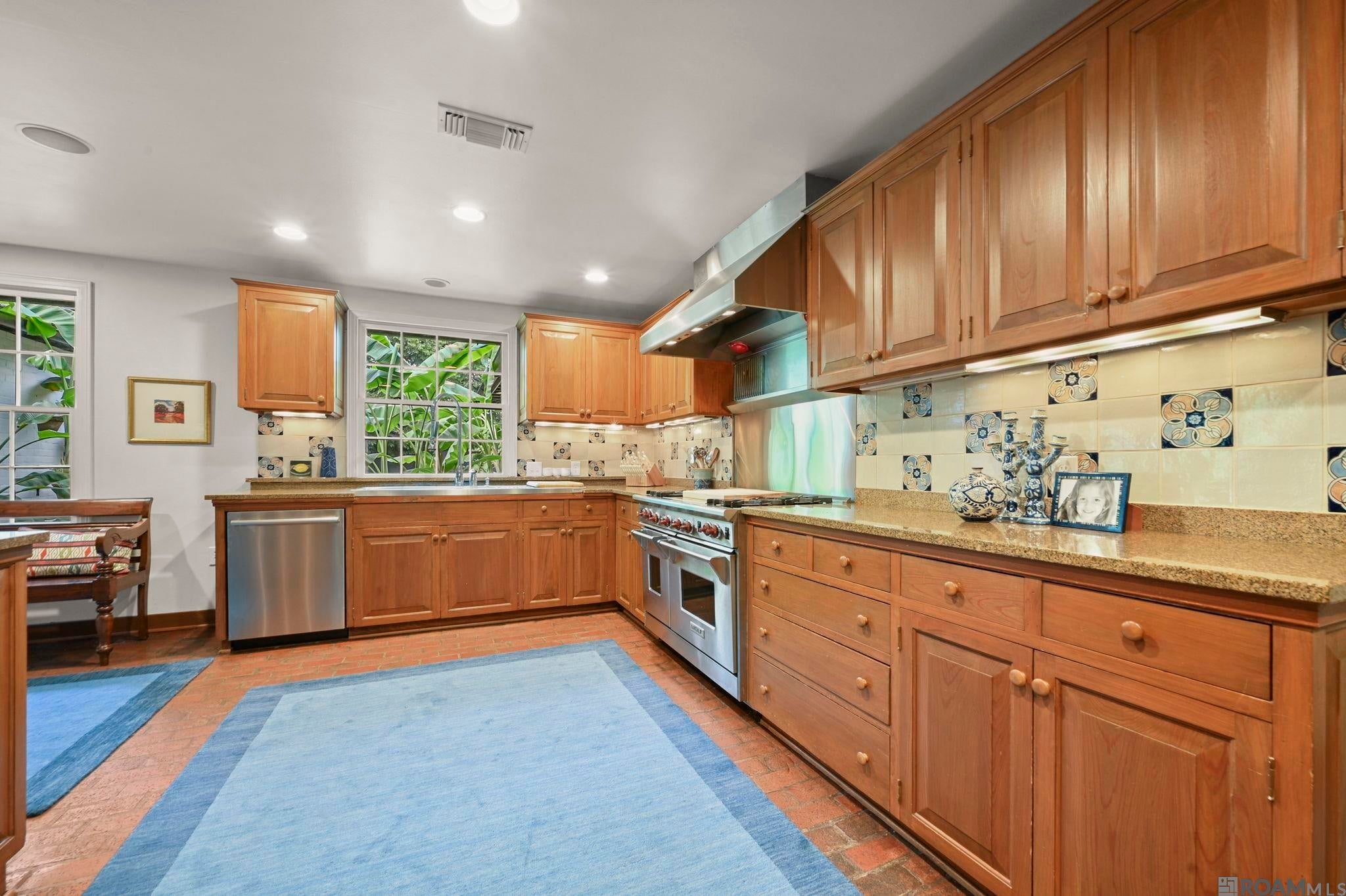 Baton Rouge, Louisiana, 70808, United States, 4 Bedrooms Bedrooms, ,5 BathroomsBathrooms,Residential,Active,1945865