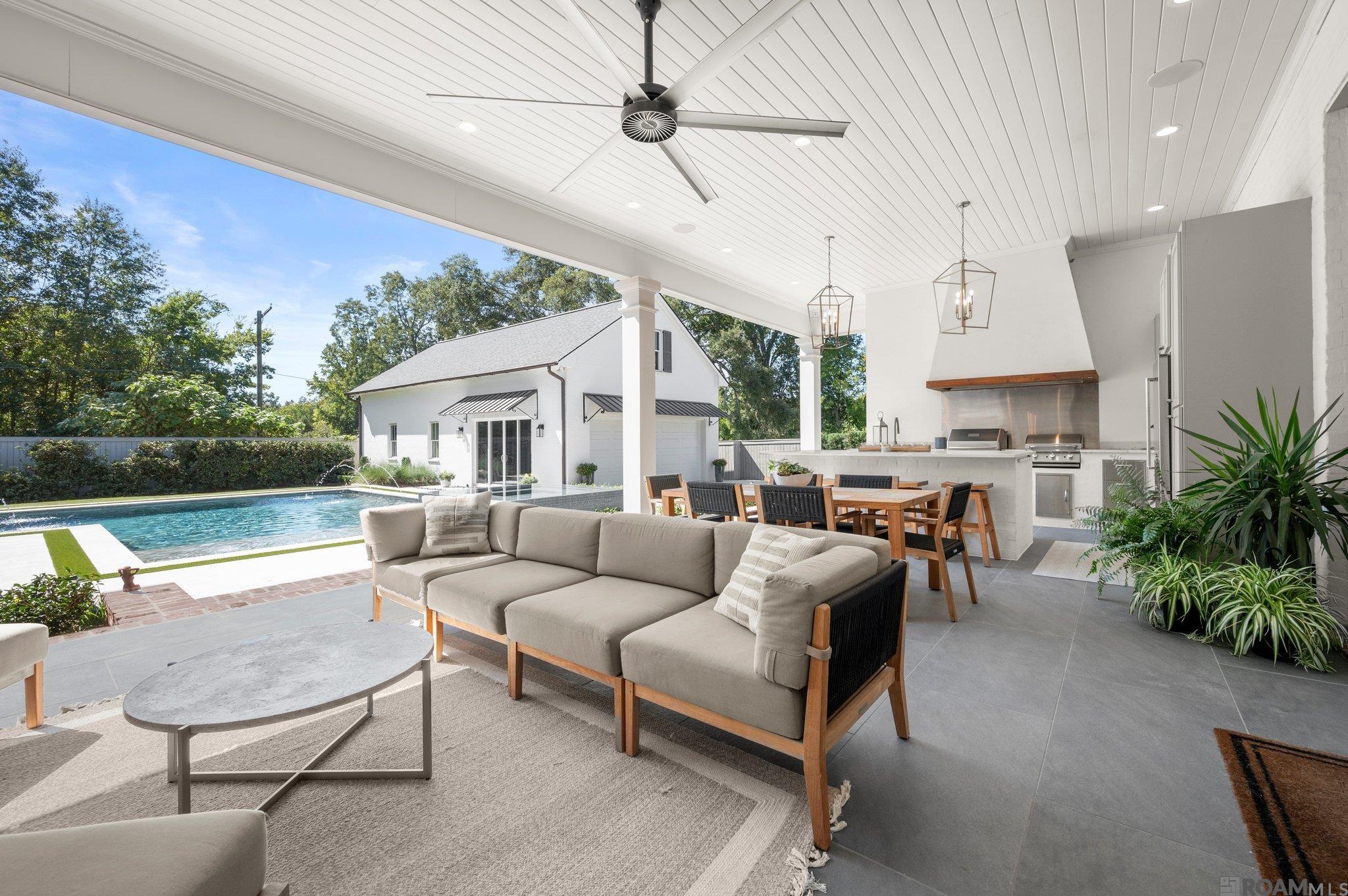 Baton Rouge, Louisiana, 70808, United States, 4 Bedrooms Bedrooms, ,7 BathroomsBathrooms,Residential,Active,1963274