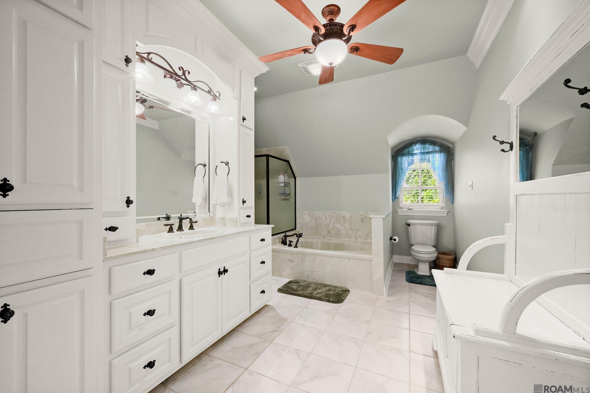 Baton Rouge, Louisiana, 70809, United States, ,5 BathroomsBathrooms,Residential,Active,1852704