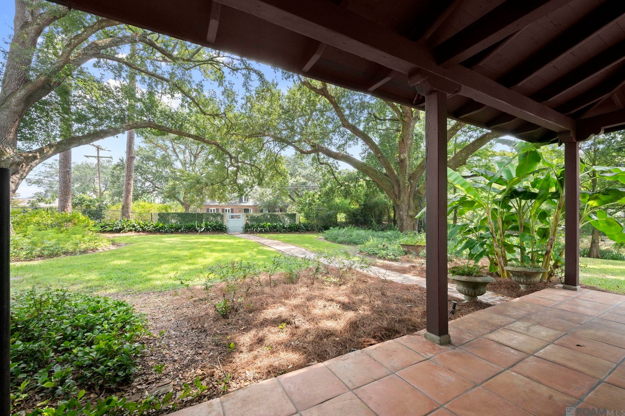 Baton Rouge, Louisiana, 70808, United States, 4 Bedrooms Bedrooms, ,5 BathroomsBathrooms,Residential,Active,1945865