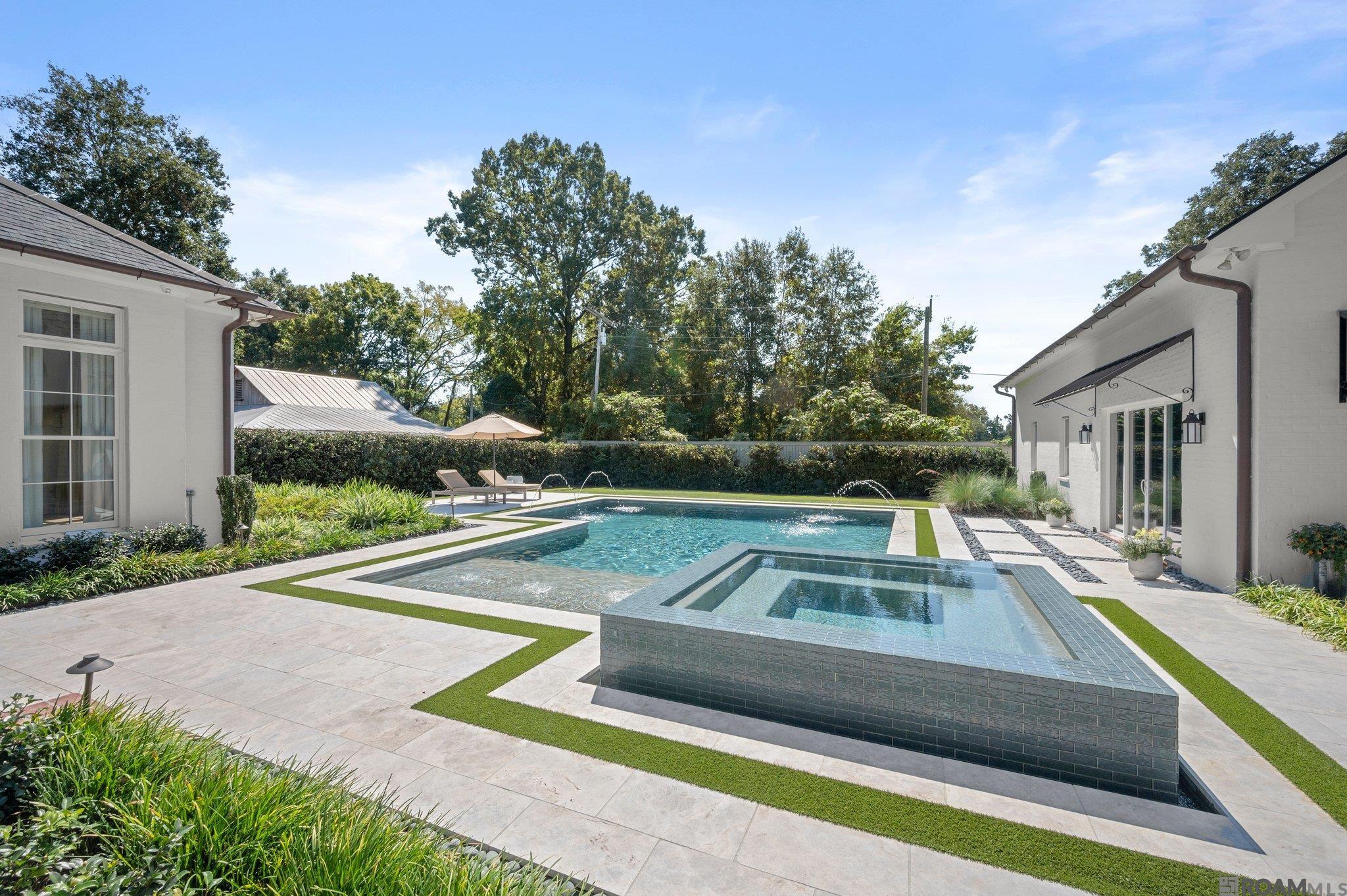 Baton Rouge, Louisiana, 70808, United States, 4 Bedrooms Bedrooms, ,7 BathroomsBathrooms,Residential,Active,1963274