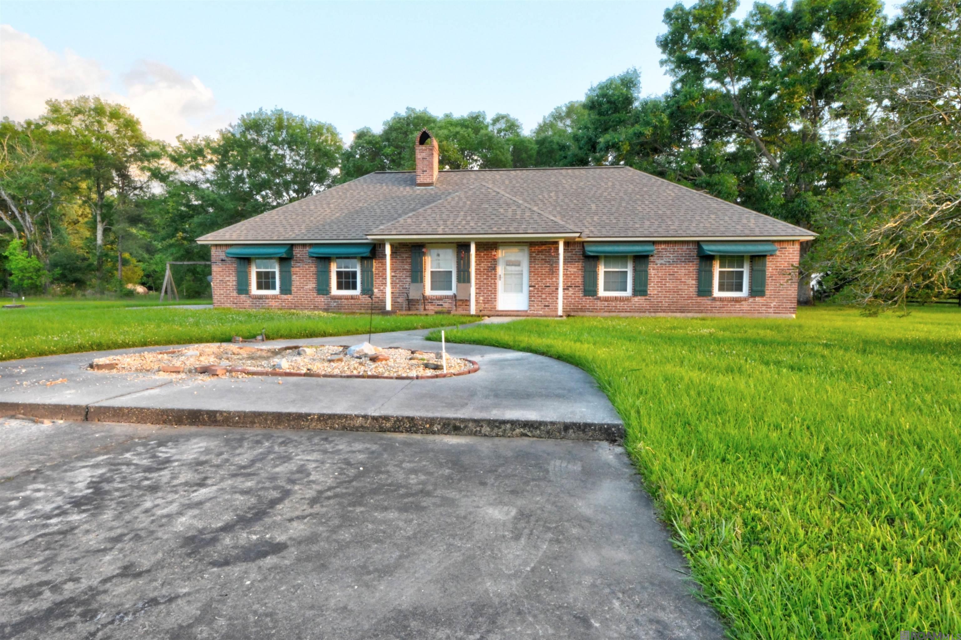 Central, Louisiana, 70770, United States, 5 Bedrooms Bedrooms, ,7 BathroomsBathrooms,Residential,Active,1952043