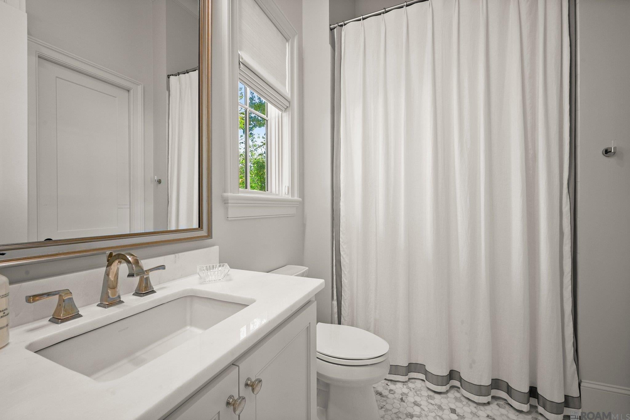 Baton Rouge, Louisiana, 70808, United States, 4 Bedrooms Bedrooms, ,7 BathroomsBathrooms,Residential,Active,1963274