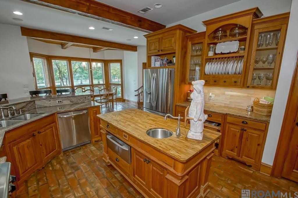 Baton Rouge, Louisiana, 70810, United States, 6 Bedrooms Bedrooms, ,5 BathroomsBathrooms,Residential,Active,1919393