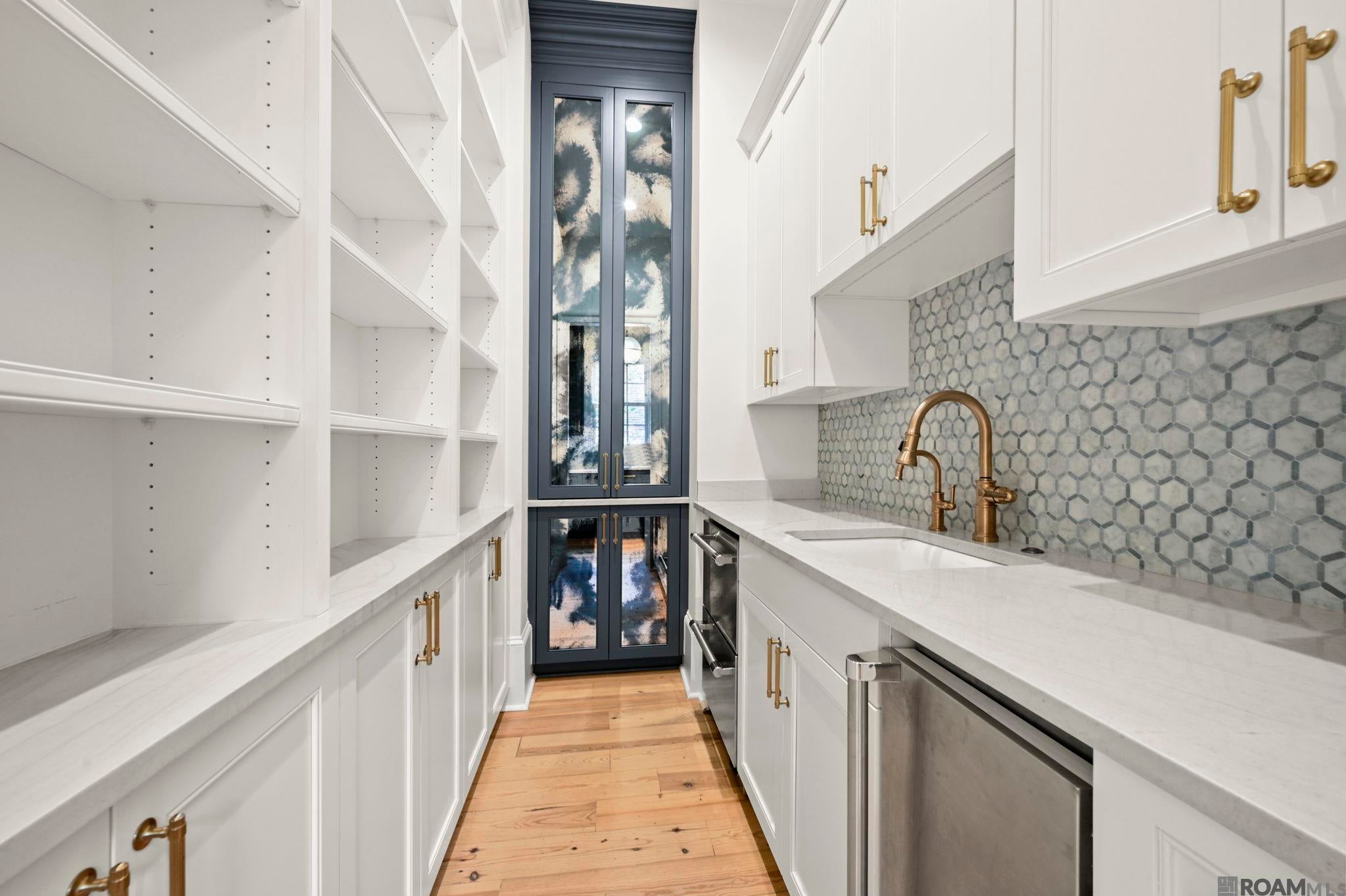 Baton Rouge, Louisiana, 70808, United States, 5 Bedrooms Bedrooms, ,5 BathroomsBathrooms,Residential,Active,2014598