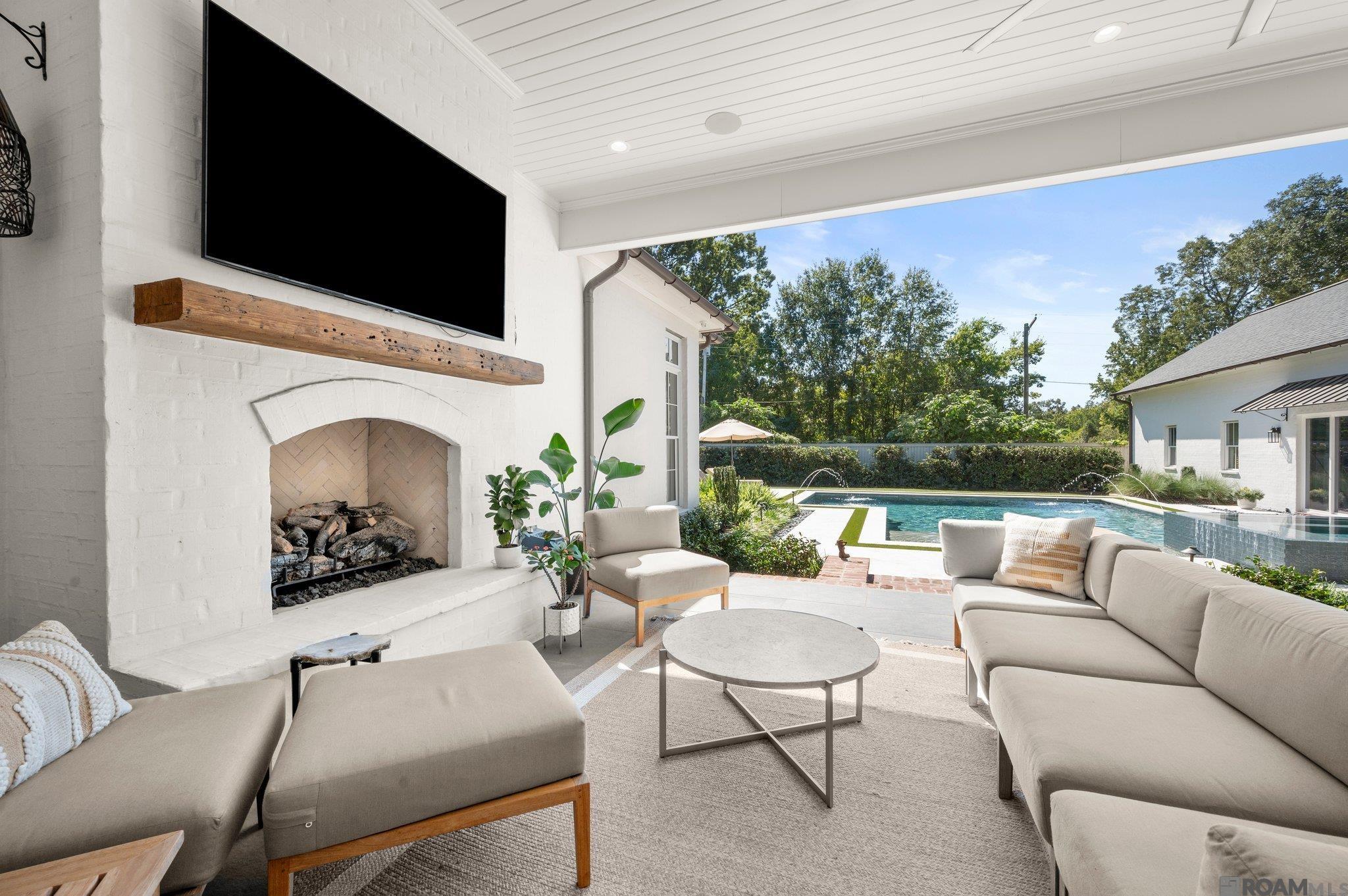 Baton Rouge, Louisiana, 70808, United States, 4 Bedrooms Bedrooms, ,7 BathroomsBathrooms,Residential,Active,1963274