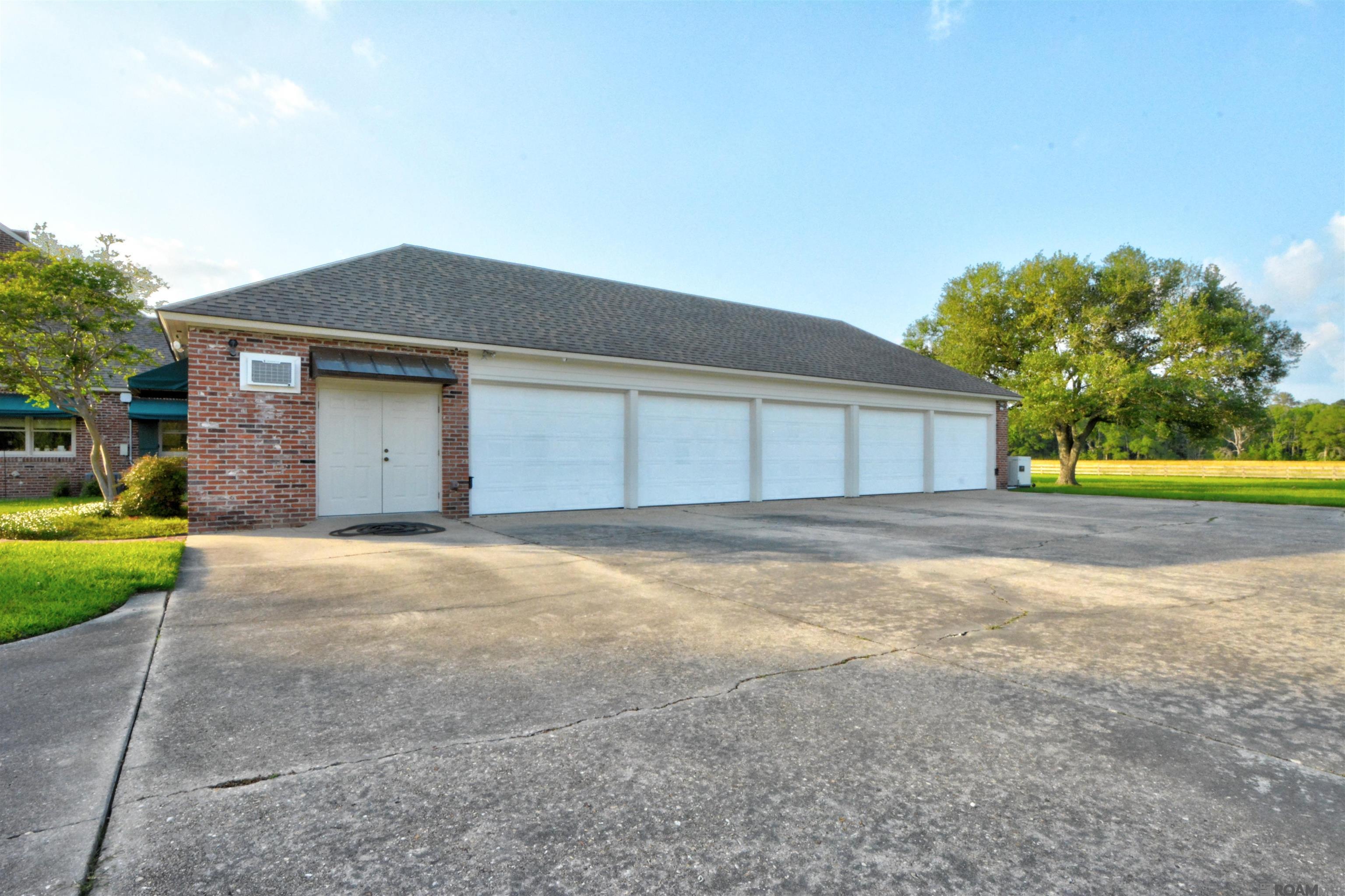 Central, Louisiana, 70770, United States, 5 Bedrooms Bedrooms, ,7 BathroomsBathrooms,Residential,Active,1952043