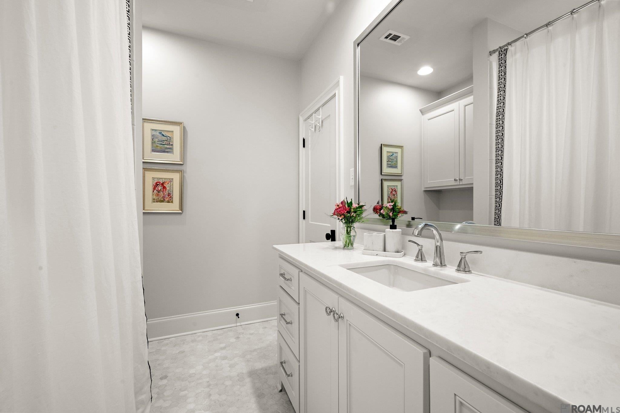 Baton Rouge, Louisiana, 70808, United States, 4 Bedrooms Bedrooms, ,7 BathroomsBathrooms,Residential,Active,1963274