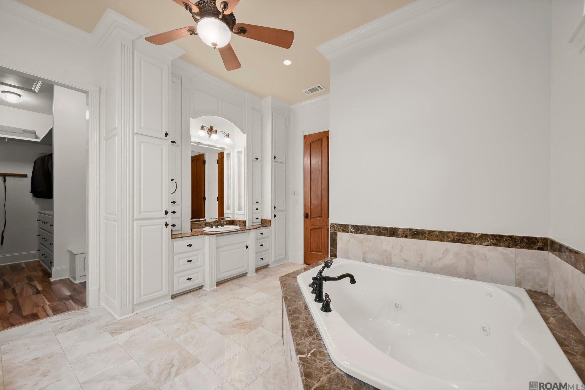 Baton Rouge, Louisiana, 70809, United States, ,5 BathroomsBathrooms,Residential,Active,1852704
