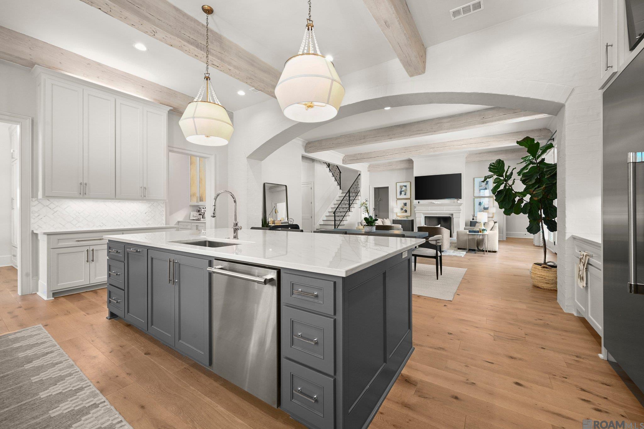 Baton Rouge, Louisiana, 70808, United States, 4 Bedrooms Bedrooms, ,7 BathroomsBathrooms,Residential,Active,1963274