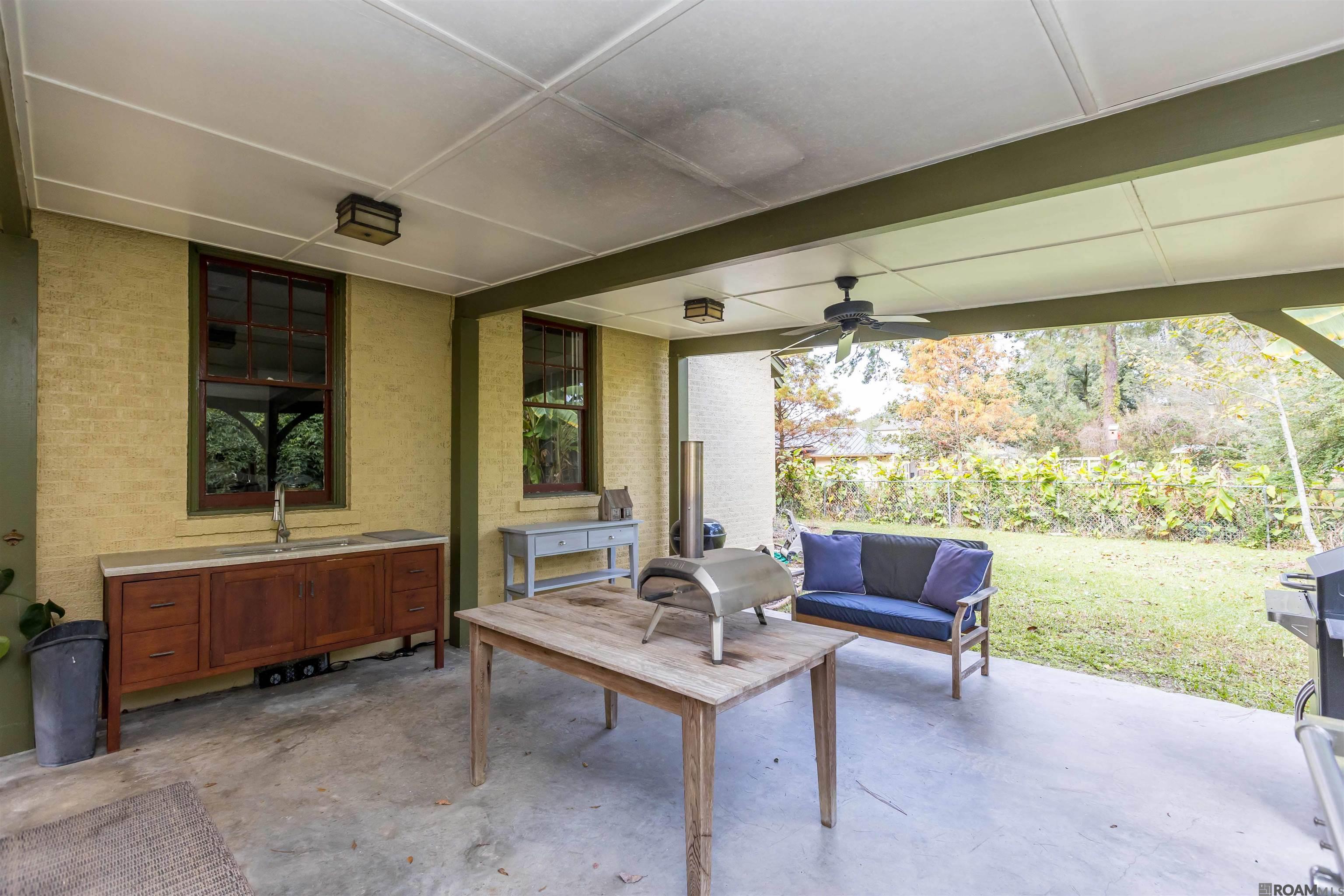 Baton Rouge, Louisiana, 70808, United States, 4 Bedrooms Bedrooms, ,4 BathroomsBathrooms,Residential,Active,2002323