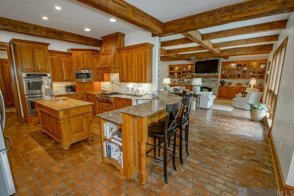 Baton Rouge, Louisiana, 70810, United States, 6 Bedrooms Bedrooms, ,5 BathroomsBathrooms,Residential,Active,1919393