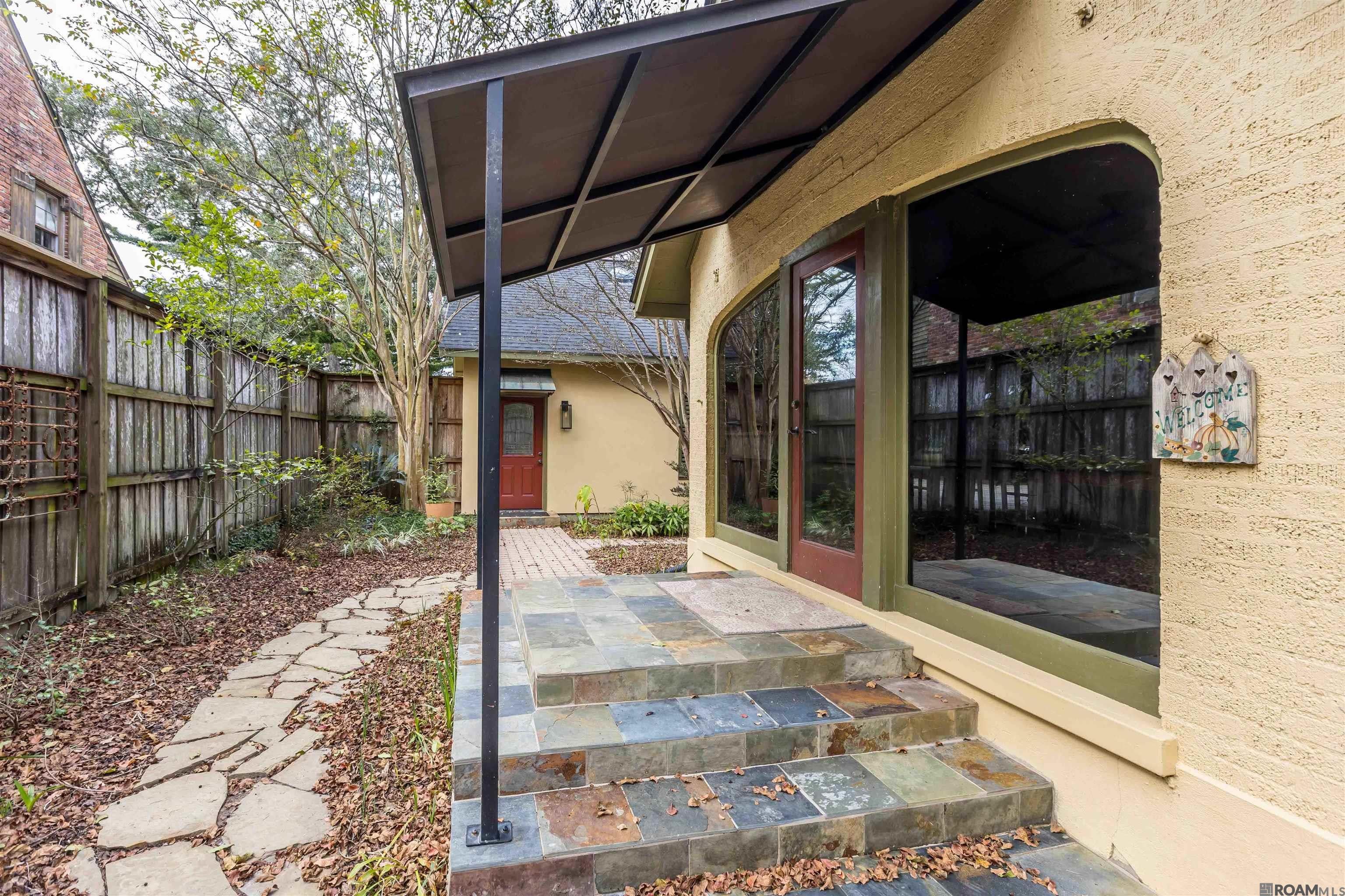 Baton Rouge, Louisiana, 70808, United States, 4 Bedrooms Bedrooms, ,4 BathroomsBathrooms,Residential,Active,2002323