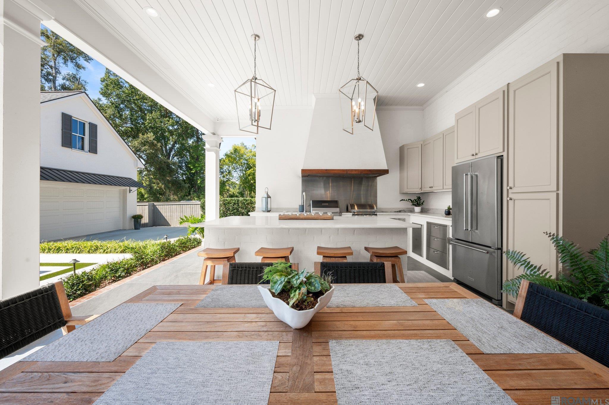 Baton Rouge, Louisiana, 70808, United States, 4 Bedrooms Bedrooms, ,7 BathroomsBathrooms,Residential,Active,1963274