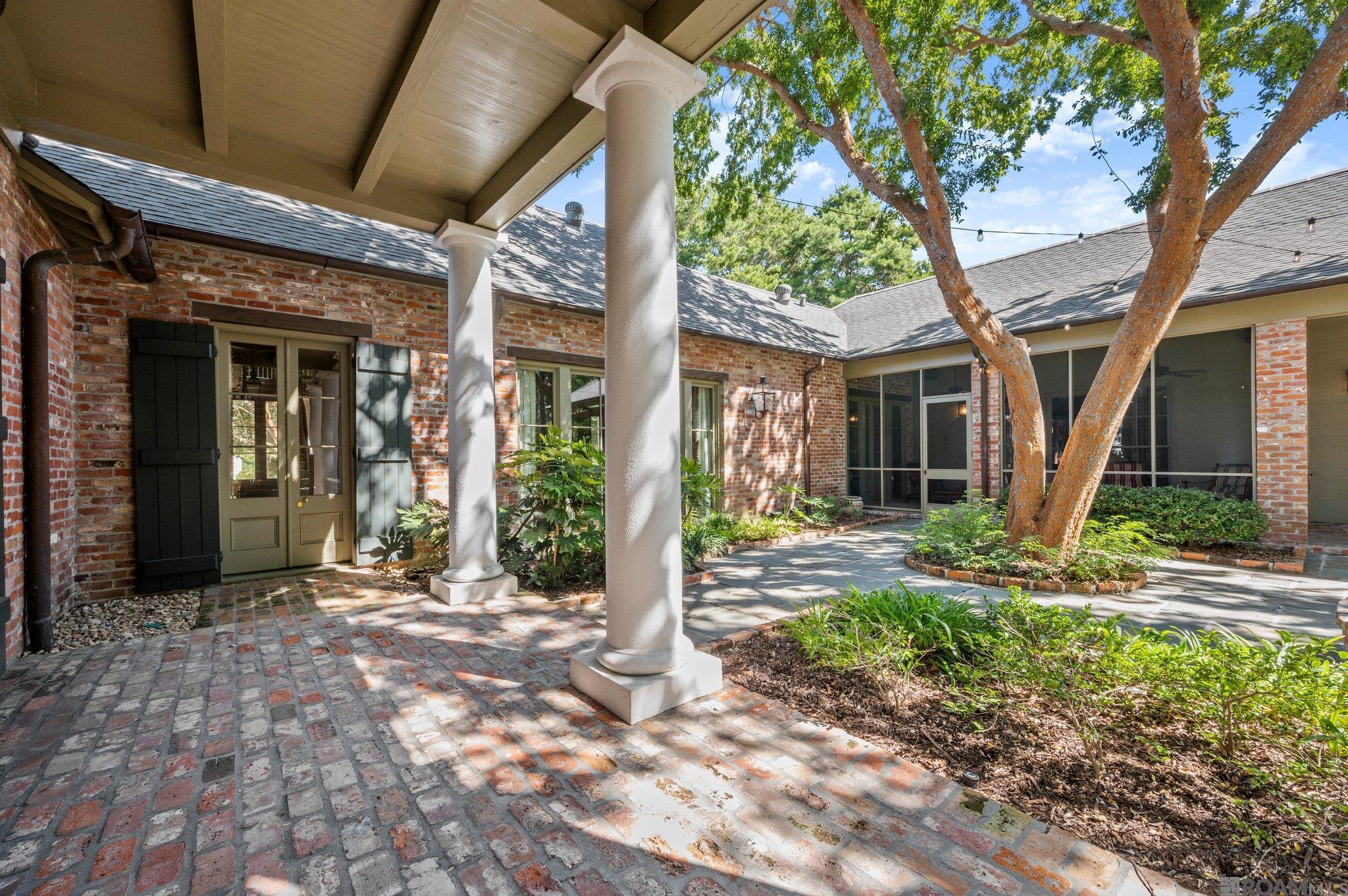 Baton Rouge, Louisiana, 70810, United States, ,5 BathroomsBathrooms,Residential,Active,1732390