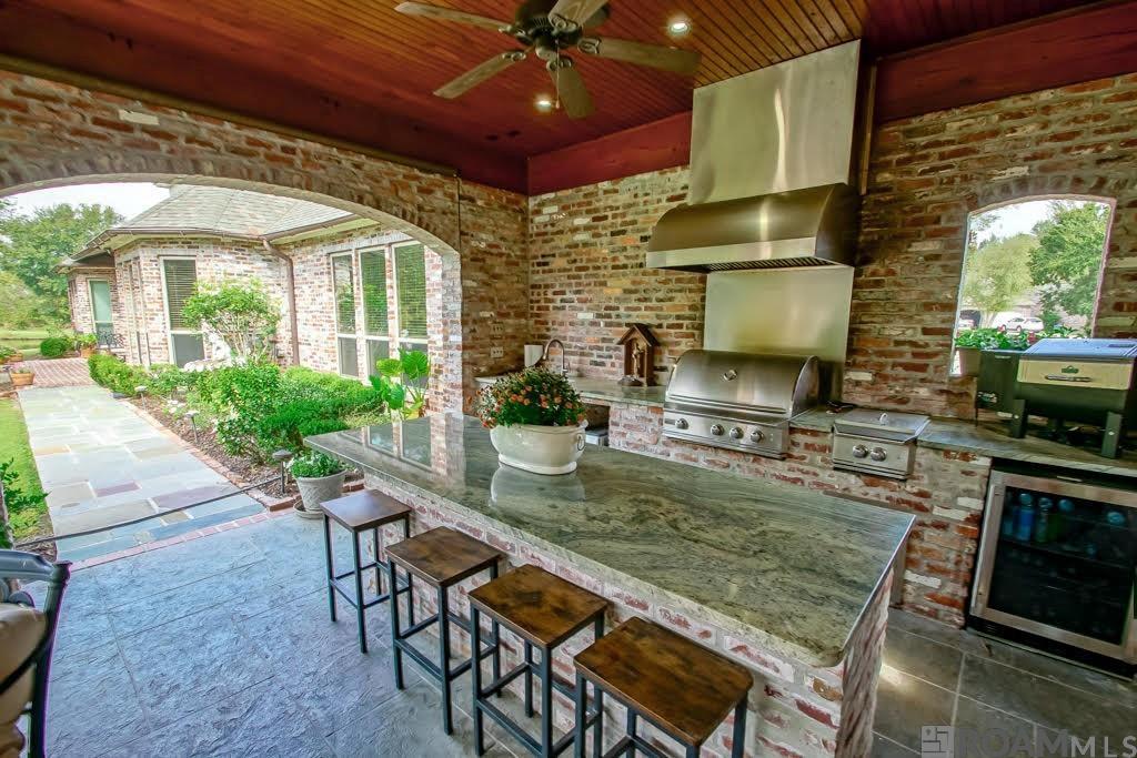 Baton Rouge, Louisiana, 70810, United States, 6 Bedrooms Bedrooms, ,5 BathroomsBathrooms,Residential,Active,1919393