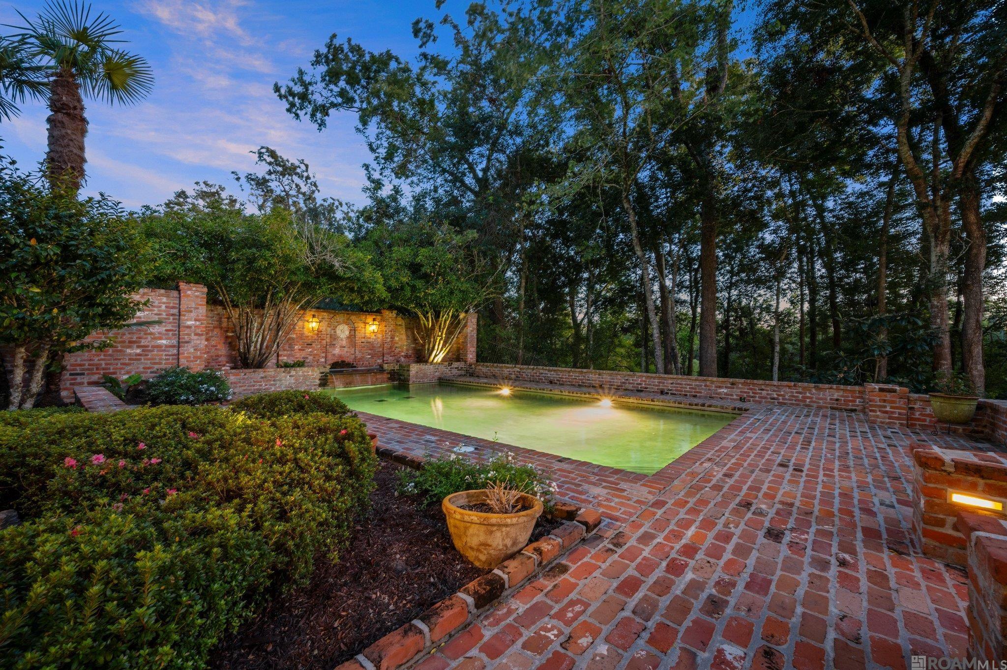 Baton Rouge, Louisiana, 70810, United States, ,5 BathroomsBathrooms,Residential,Active,1732390