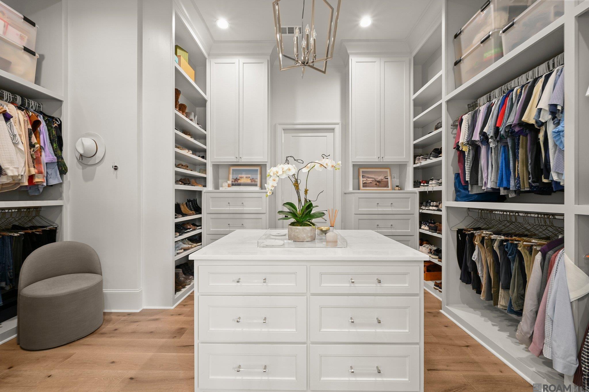 Baton Rouge, Louisiana, 70808, United States, 4 Bedrooms Bedrooms, ,7 BathroomsBathrooms,Residential,Active,1963274