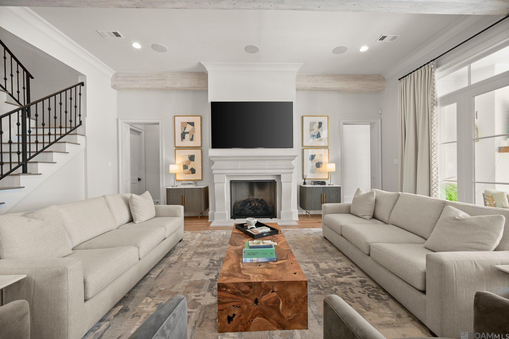 Baton Rouge, Louisiana, 70808, United States, 4 Bedrooms Bedrooms, ,7 BathroomsBathrooms,Residential,Active,1963274