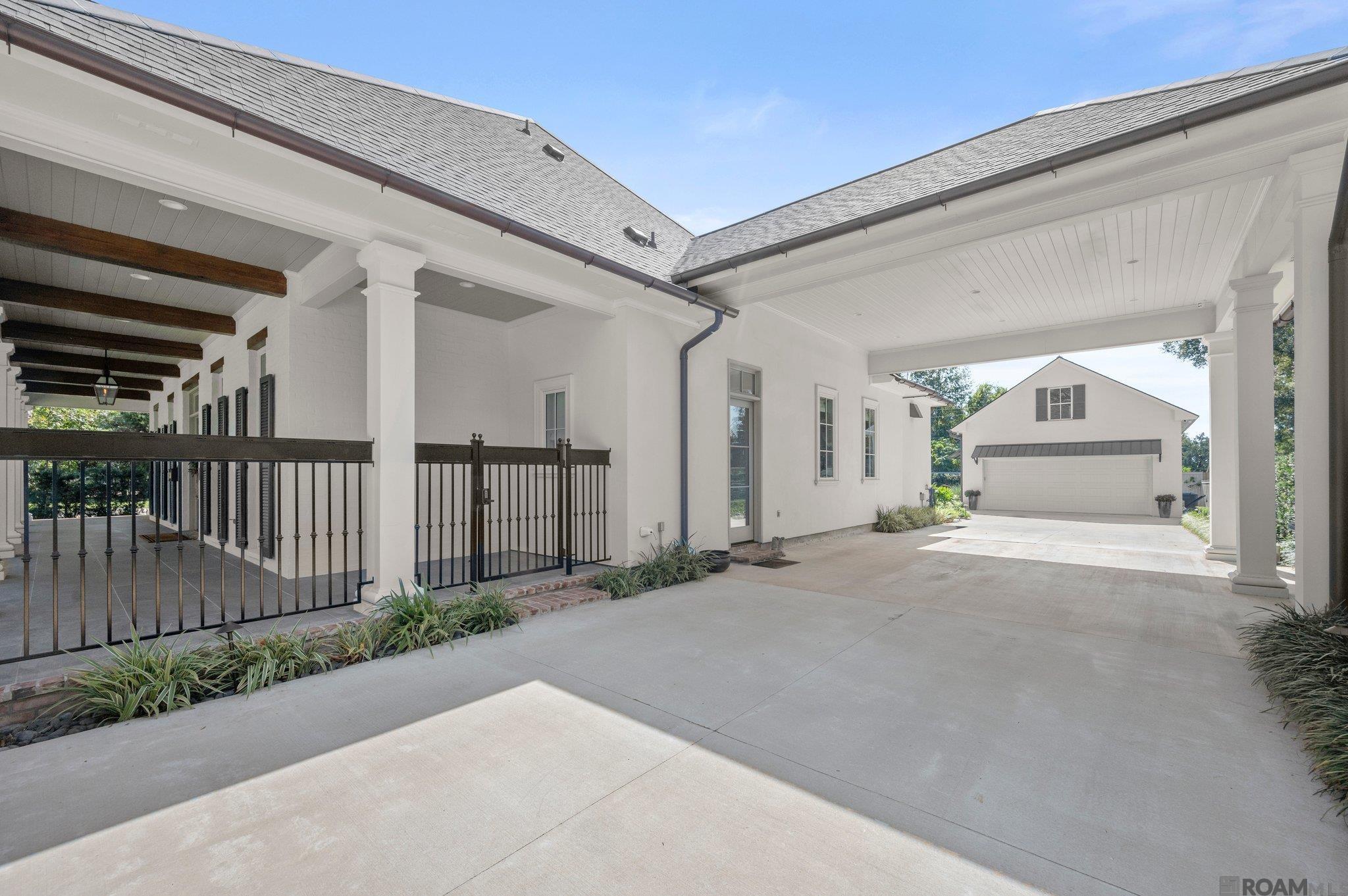 Baton Rouge, Louisiana, 70808, United States, 4 Bedrooms Bedrooms, ,7 BathroomsBathrooms,Residential,Active,1963274