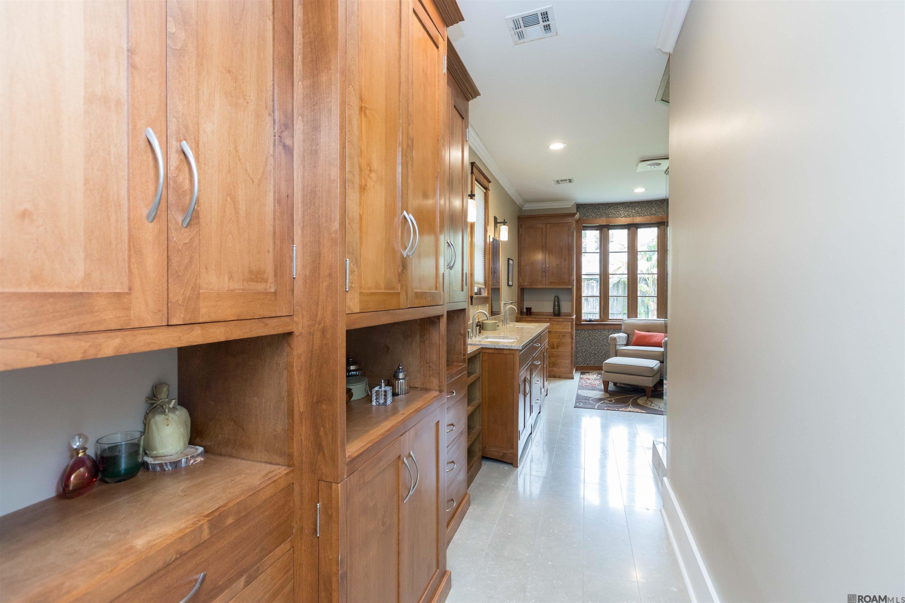 Baton Rouge, Louisiana, 70808, United States, 4 Bedrooms Bedrooms, ,4 BathroomsBathrooms,Residential,Active,2002323