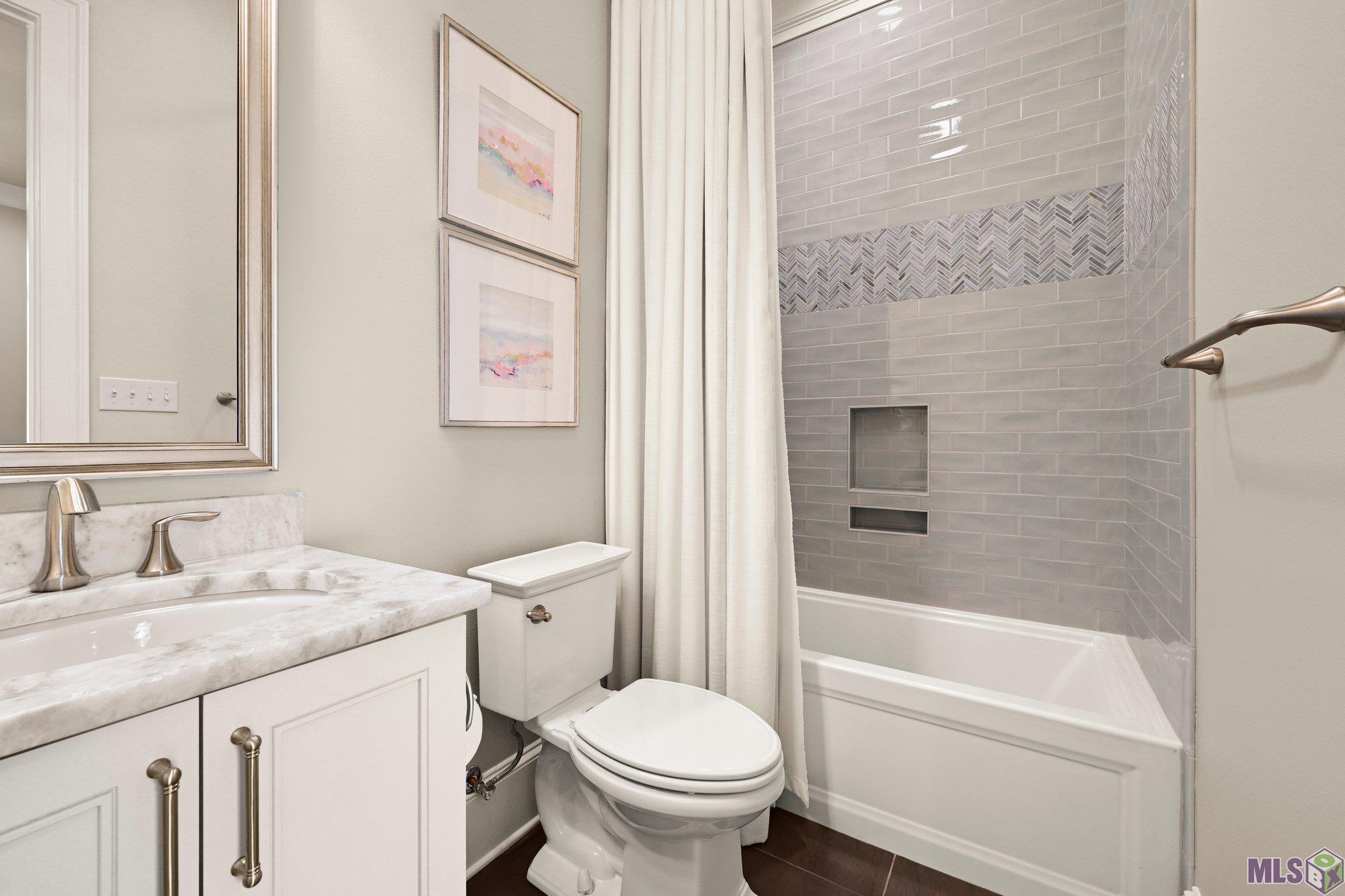 Baton Rouge, Louisiana, 70810, United States, 5 Bedrooms Bedrooms, ,6 BathroomsBathrooms,Residential,Active,1704127