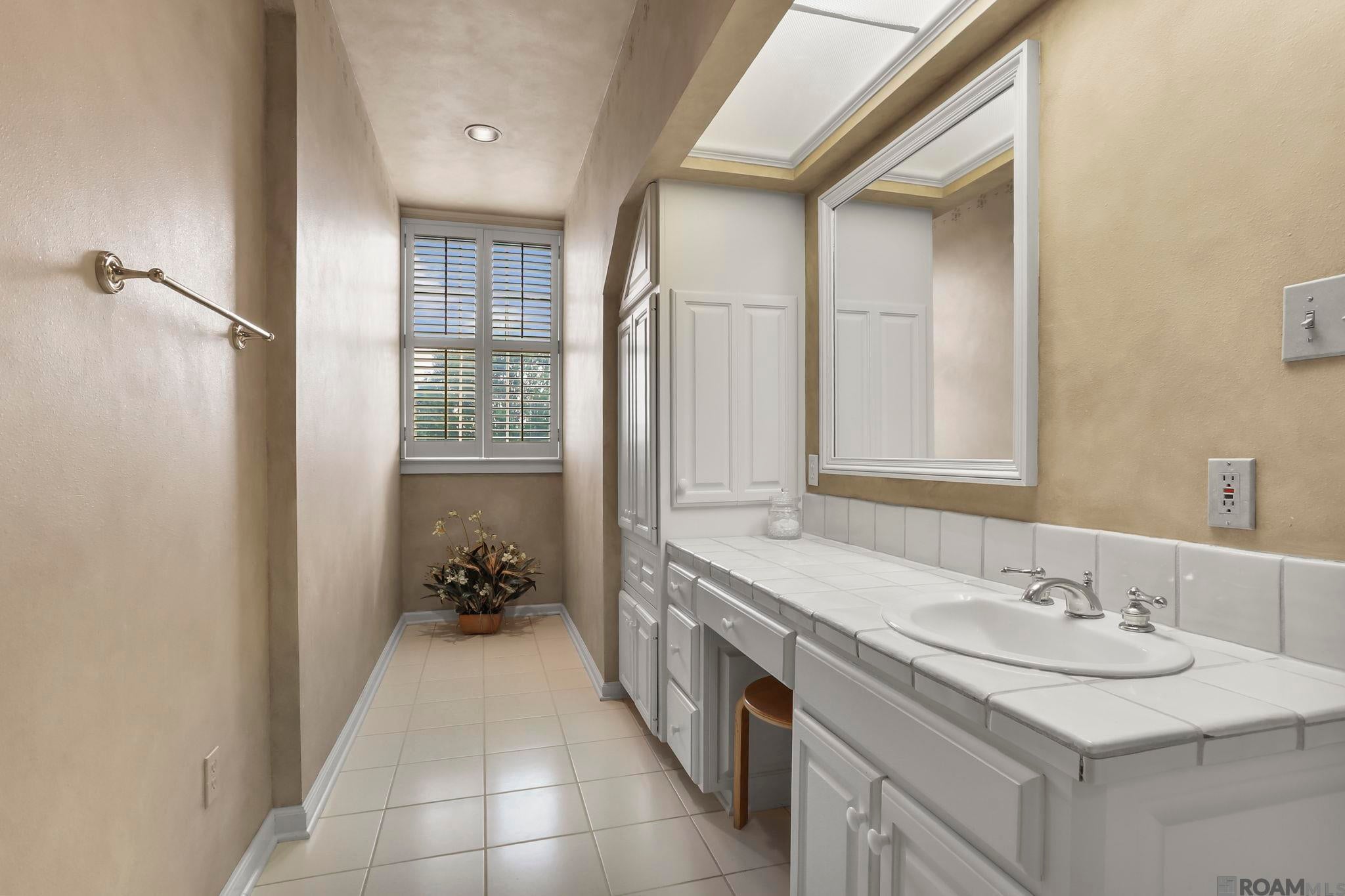 Baton Rouge, Louisiana, 70810, United States, 4 Bedrooms Bedrooms, ,5 BathroomsBathrooms,Residential,Active,1884866