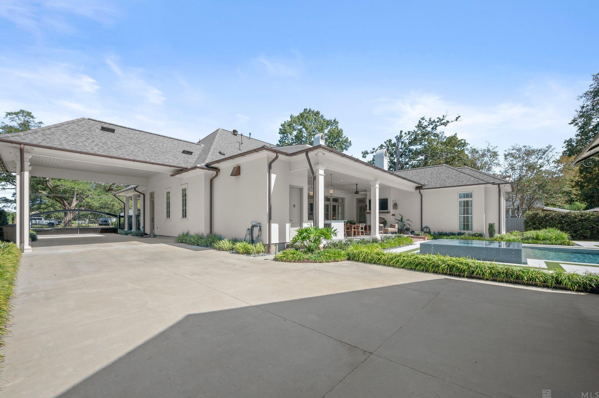 Baton Rouge, Louisiana, 70808, United States, 4 Bedrooms Bedrooms, ,7 BathroomsBathrooms,Residential,Active,1963274