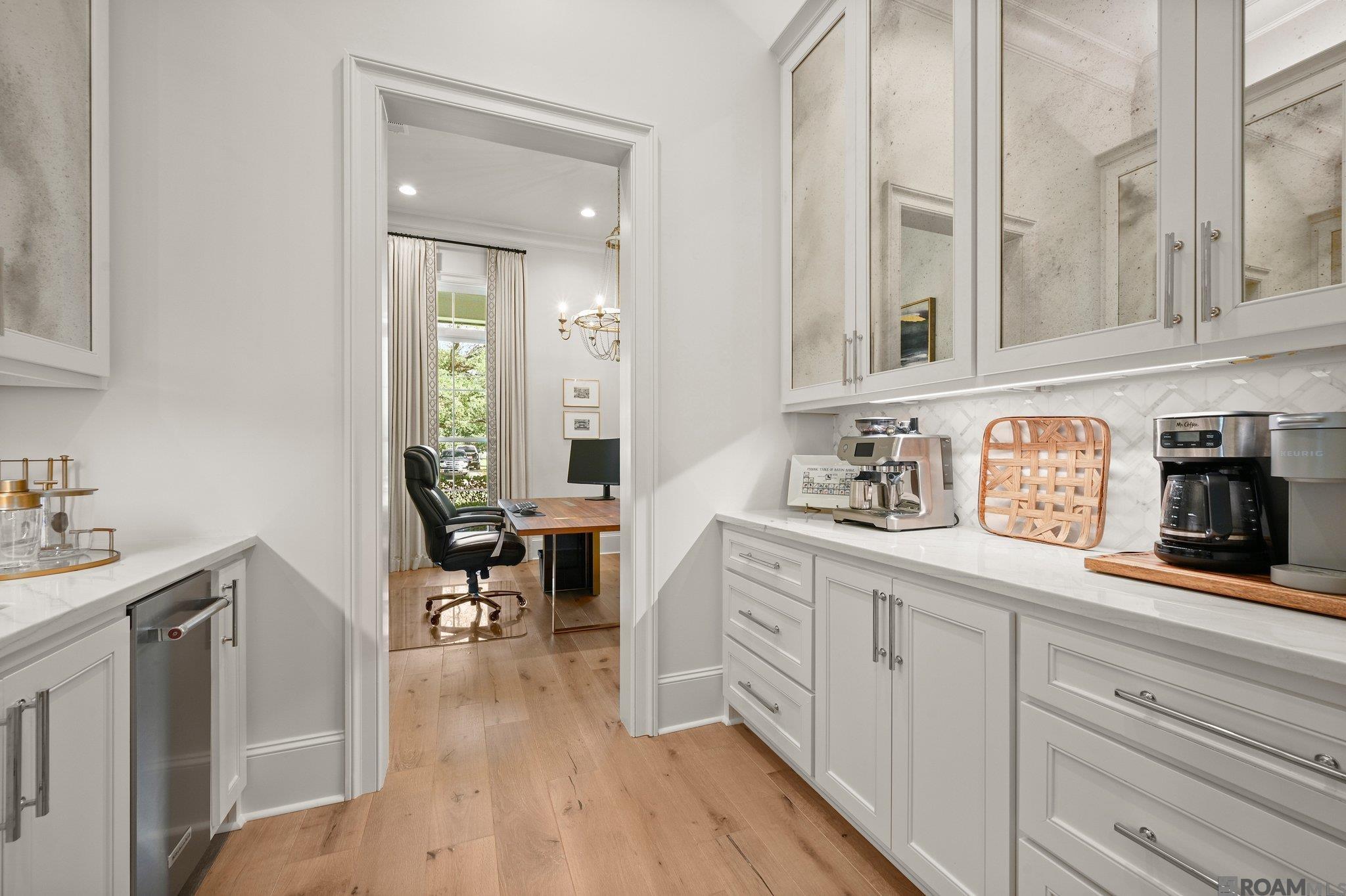 Baton Rouge, Louisiana, 70808, United States, 4 Bedrooms Bedrooms, ,7 BathroomsBathrooms,Residential,Active,1963274