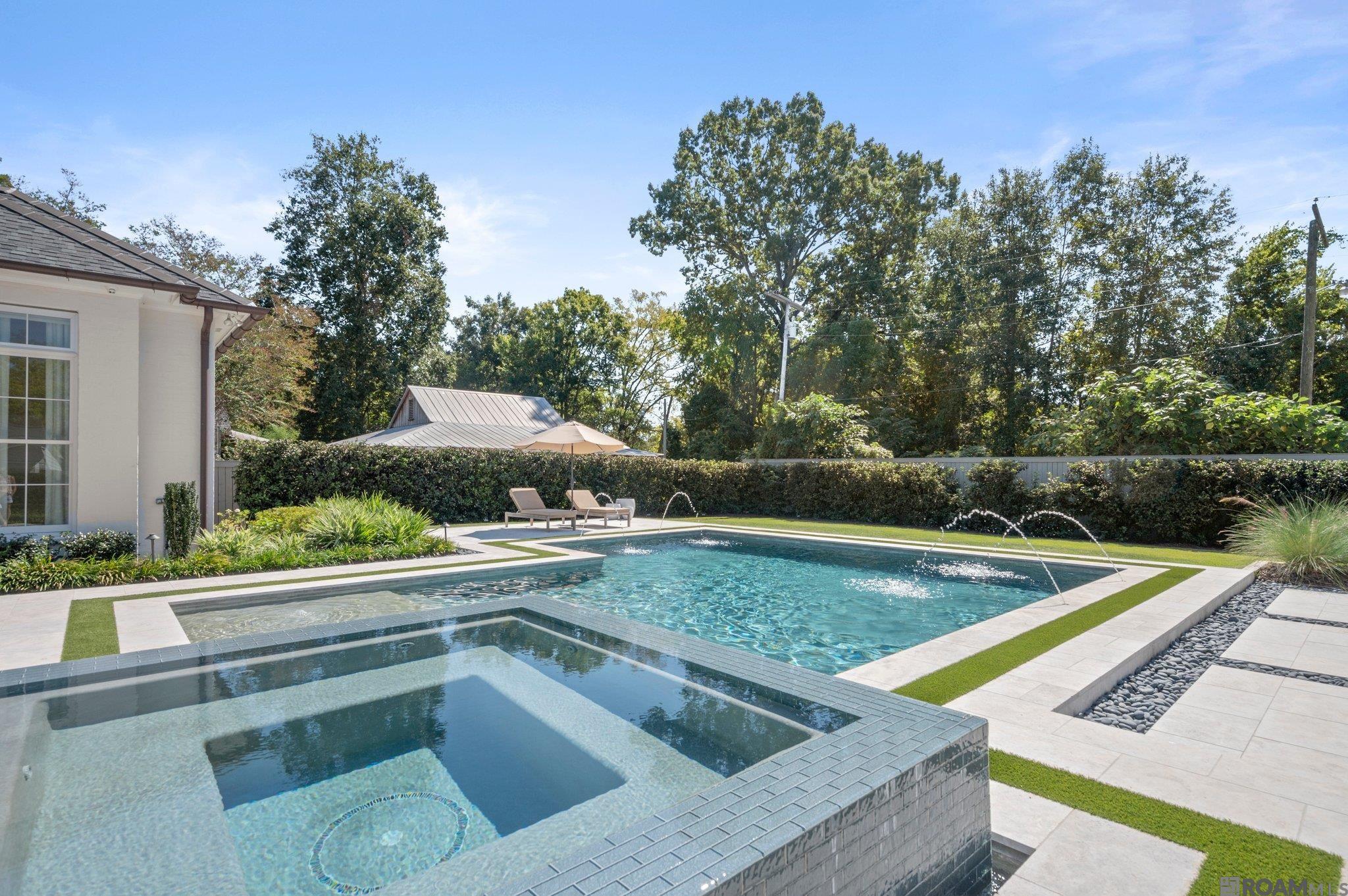 Baton Rouge, Louisiana, 70808, United States, 4 Bedrooms Bedrooms, ,7 BathroomsBathrooms,Residential,Active,1963274